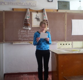Ліда Місюра читає власний вірш